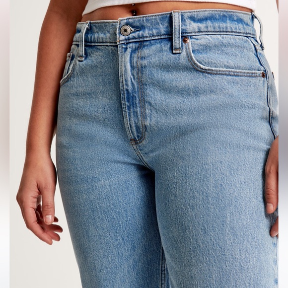 Abercrombie & Fitch - The Baggy Low Rise - Curve Love - Size 28/6R - Medium Wash - Picture 4 of 12